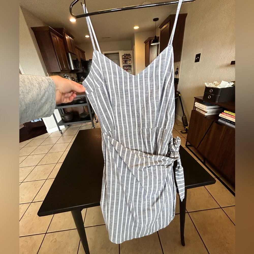 Abercrombie & Fitch Striped Blue &White Linen Dress with wrap detail size LT